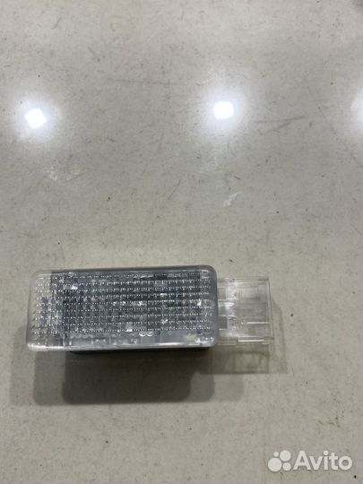 Плафон внутреннего освещения салона