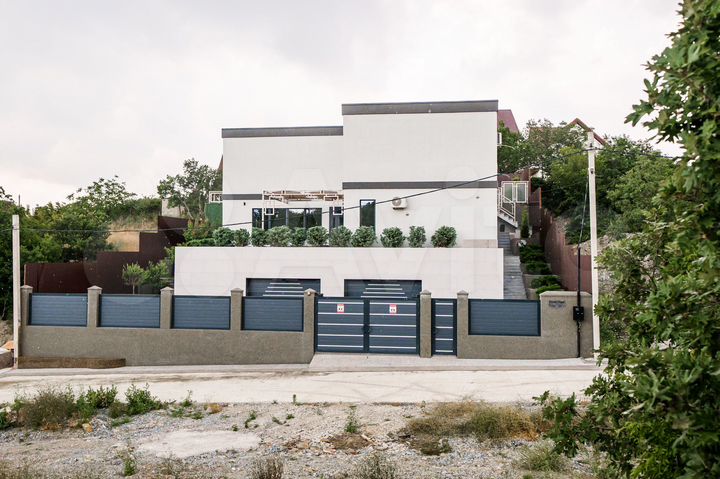 Дом 300 м² на участке 6 сот.