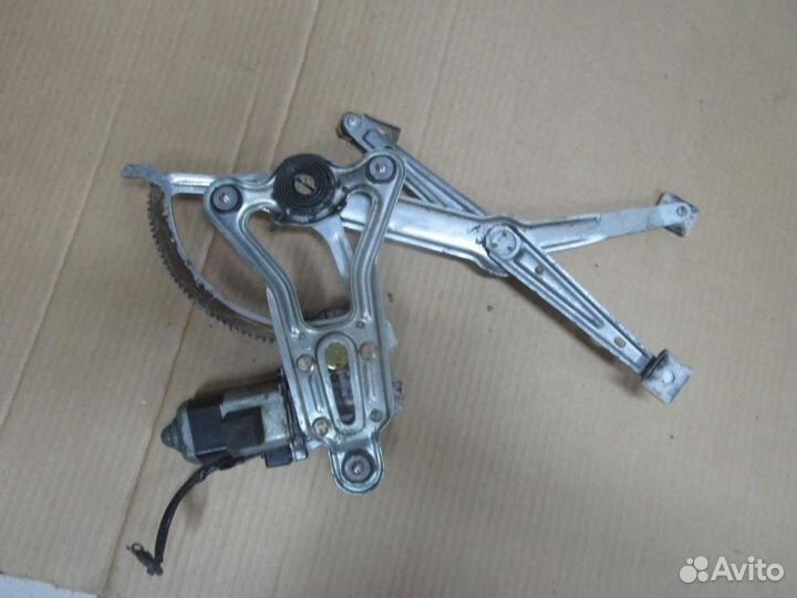 Стеклоподъемник передний правый w124 E-class 103