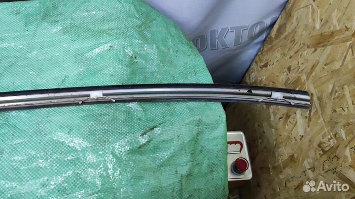 Молдинг переднего стекла Mitsubishi Lancer 9