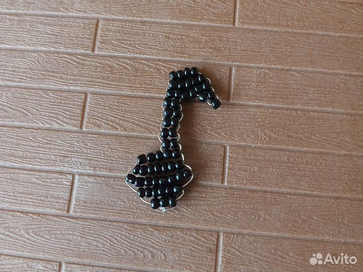 Плоская фигурка нота,из бисера