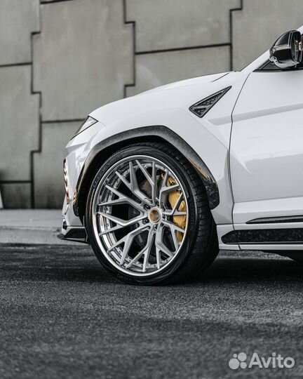 Кованые диски R23 5x112 на Lamborghini Urus