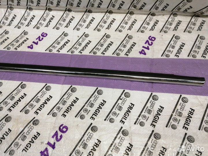 Накладка стекла передняя левая Volkswagen Passat