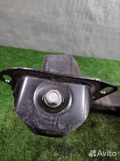 Кулак задний правый BMW X3 (E83) 2004