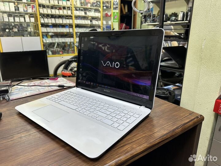 Ноутбук Sony Vaio SVF1521P1RW