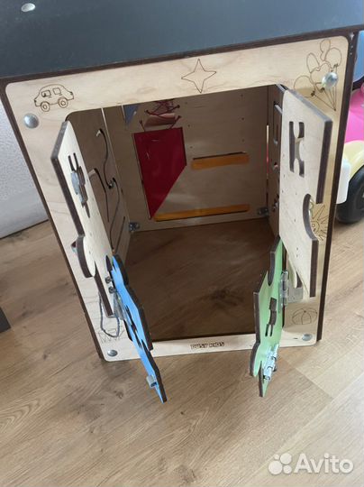 Игрушка Домик бизиборд