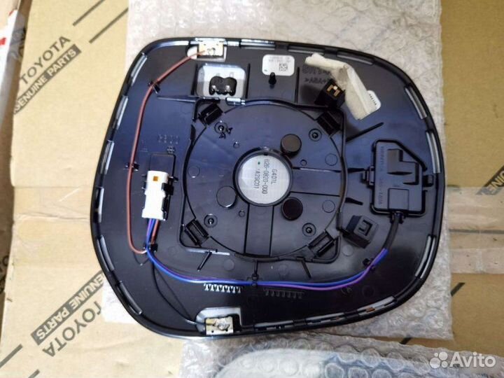 Зеркальный элемент Toyota Land Cruiser 200