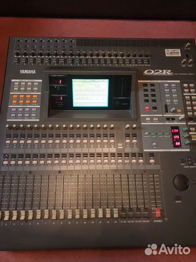 Цифровой микшерный пульт Yamaha 02R