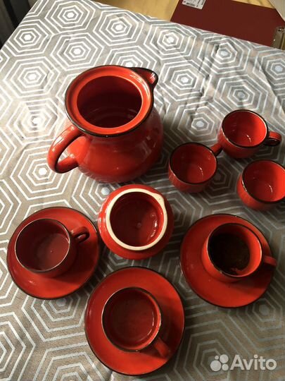Чайник и чашки