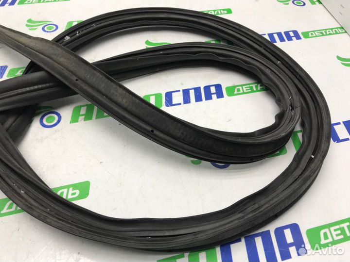 Уплотнитель двери багажника задний Mazda Cx-9