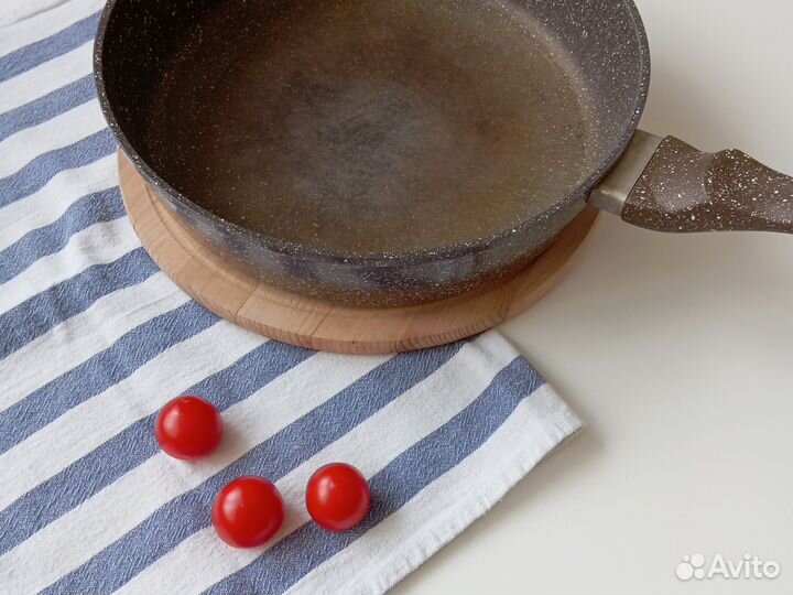 Сковорода для индукционной плиты 28см