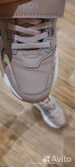 Кроссовки для девочки