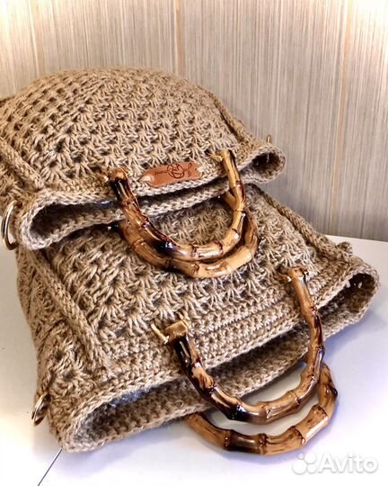 Сумка корзинка крючком с бамбуковыми ручками