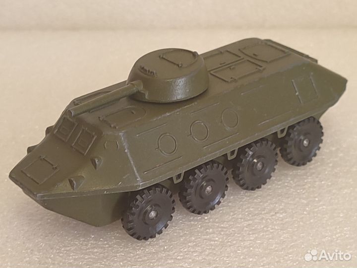 Детская игрушка. Бронетранспортёр. бтр