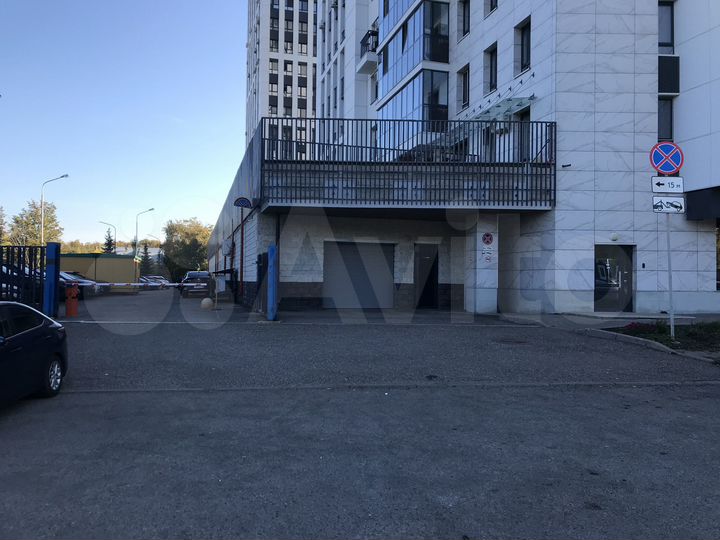Машиноместо, > 30 м²