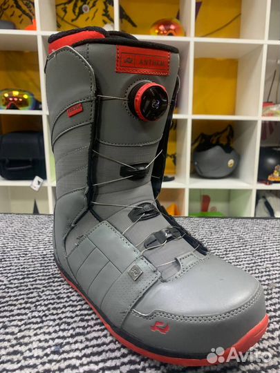 Ботинки горнолыжные