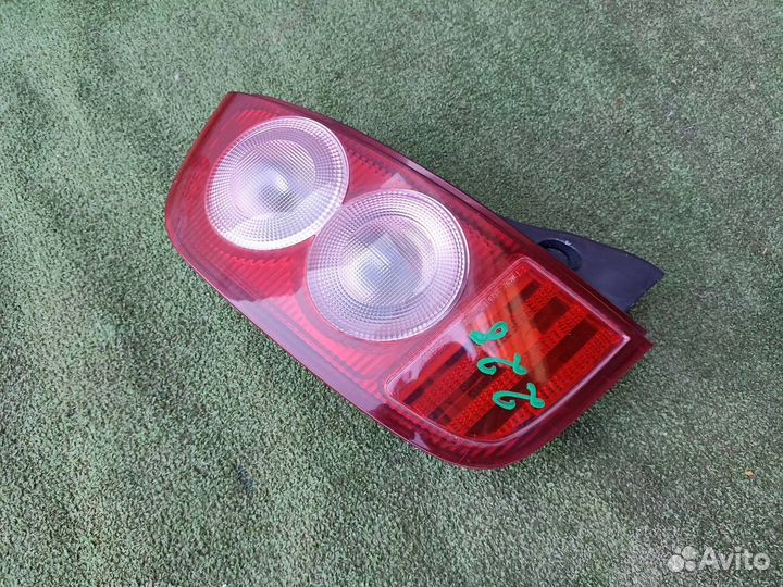 Фонарь задний левый Nissan Micra K12