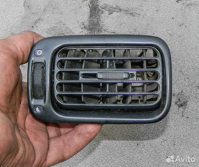 Дефлектор воздушный салона Nissan Primera P10