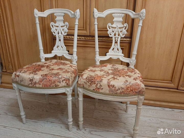 Антикварные стулья