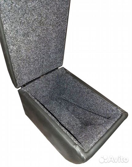 Подлокотник на Volkswagen Golf 6 2008-2013