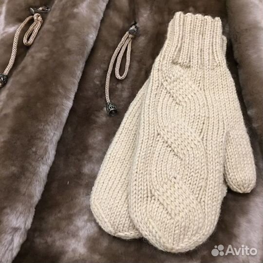 Варежки женские