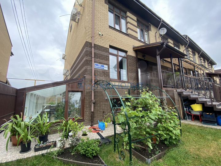 Таунхаус 199,9 м² на участке 2,5 сот.