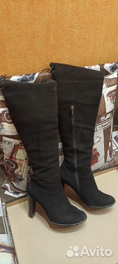 Продам зимние женские сапоги