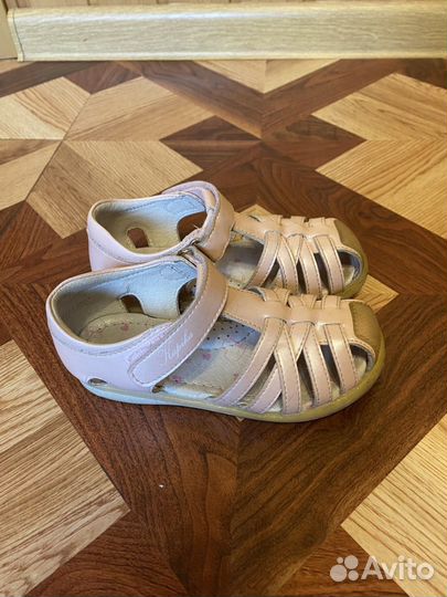 Сандалии для девочки
