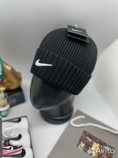 Комплект Nike. Шапка Nike и носки