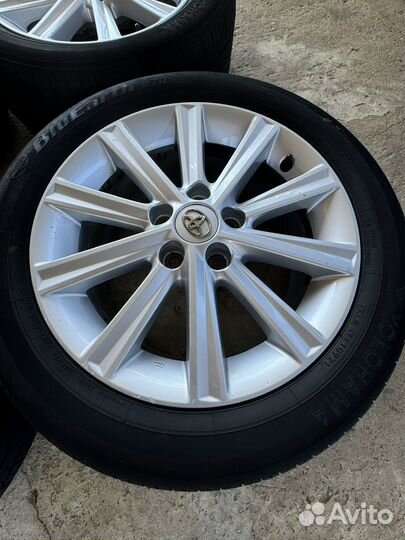 На камри,короллу 215/55/17 оригинал