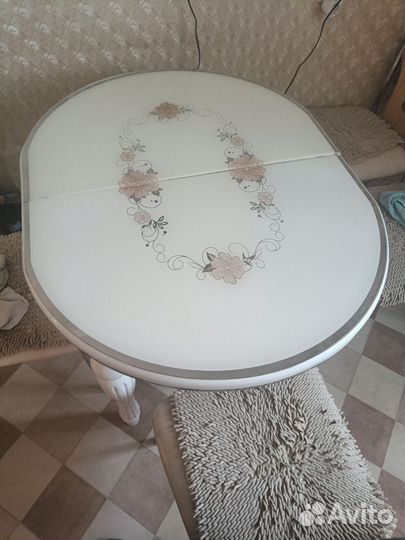 Стол стеклянный