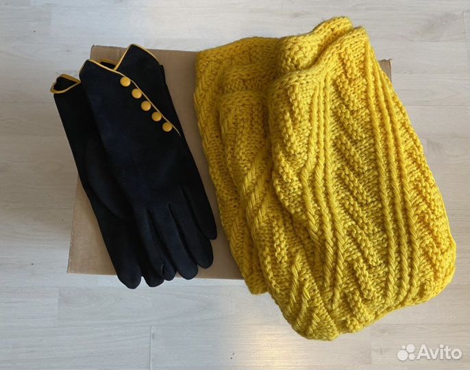 Перчатки и шарф-снуд женский вязаный