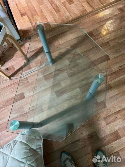 Стеклянная тумба под тв