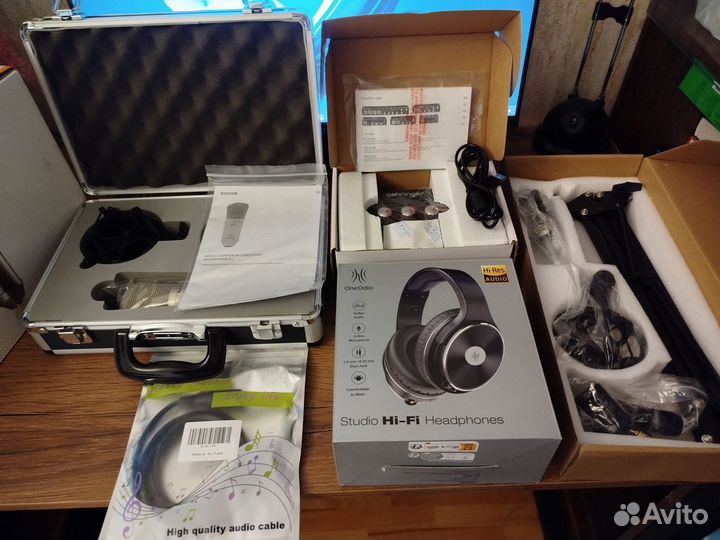 Звуковая карта+Микрофон+Наушники+XLR Кабель+Стойка