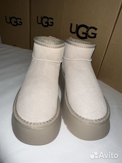 Высокие натуральные угги на высокой подошве