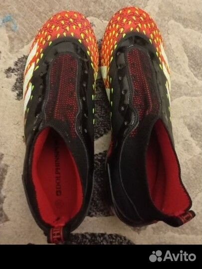 Футбольные бутсы adidas predator