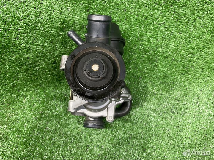 Помпа двигателя на Mercedes Benz w176 m270