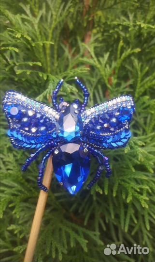 Брошь из бисера ручной работы