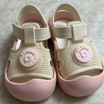 Новые детские босоножки