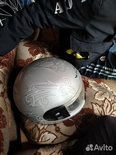 Продам шлем, немножко покацанный, 1 владелец