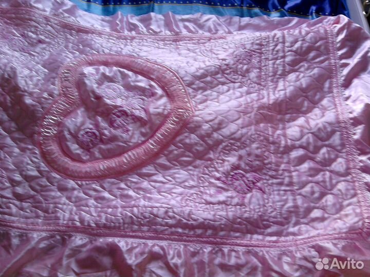 Покрывало на кровать и плед