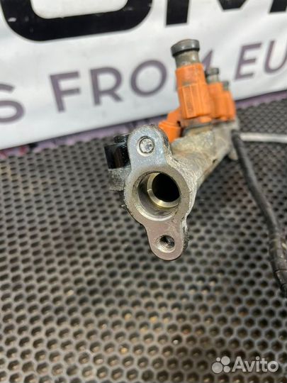 Топливная рампа с форсунками Mitsubishi Galant