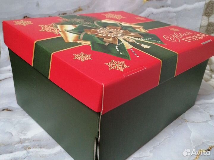 Коробка подарочная новогодняя