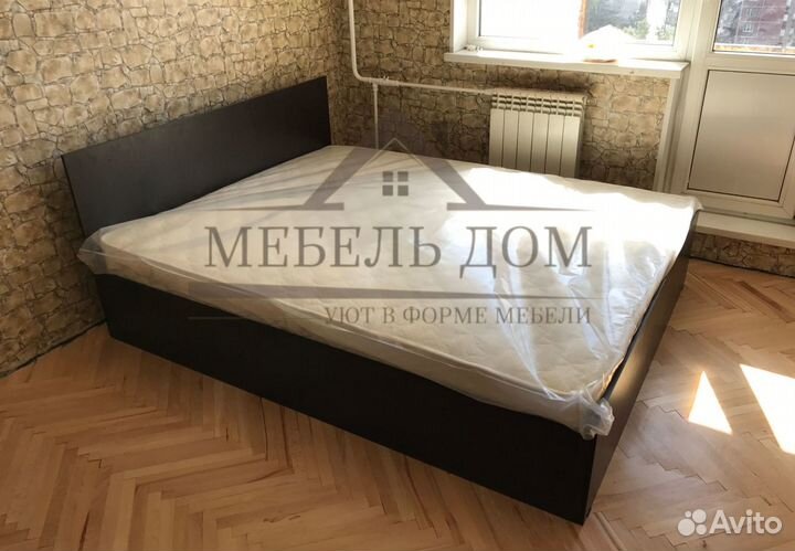 Кровать с матрасом