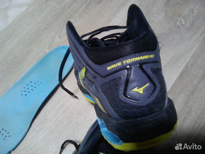 Кроссовки Mizuno 42 размер бу волейбольные