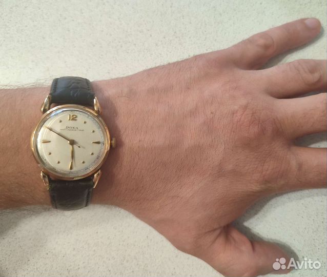 Золотые часы Doxa