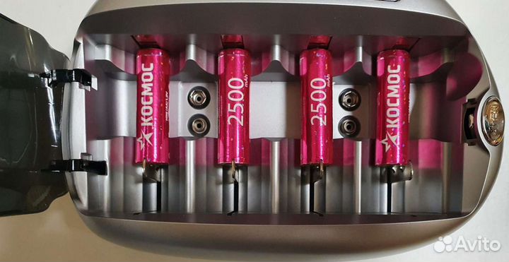 Зарядное устройство Energizer c аккумуляторами