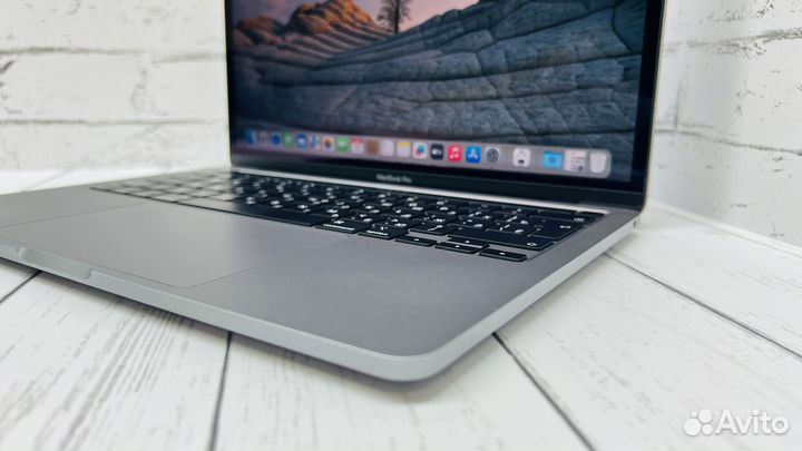 Apple MacBook Pro 13 (2020) m1 / 16gb/ 256gb