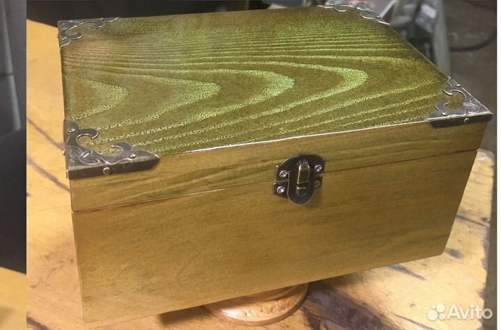 Деревянная шкатулка