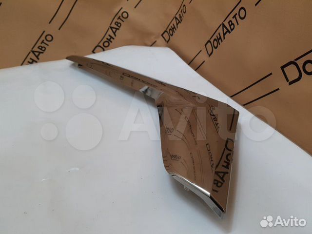 Хром накладка передней правой фары lс 200